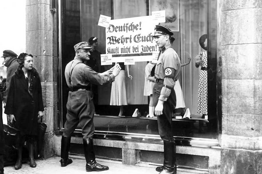 Für den 1. April 1933 organisierten die Nationalsozialisten einen deutschlandweiten Boykott jüdischer Geschäfte.